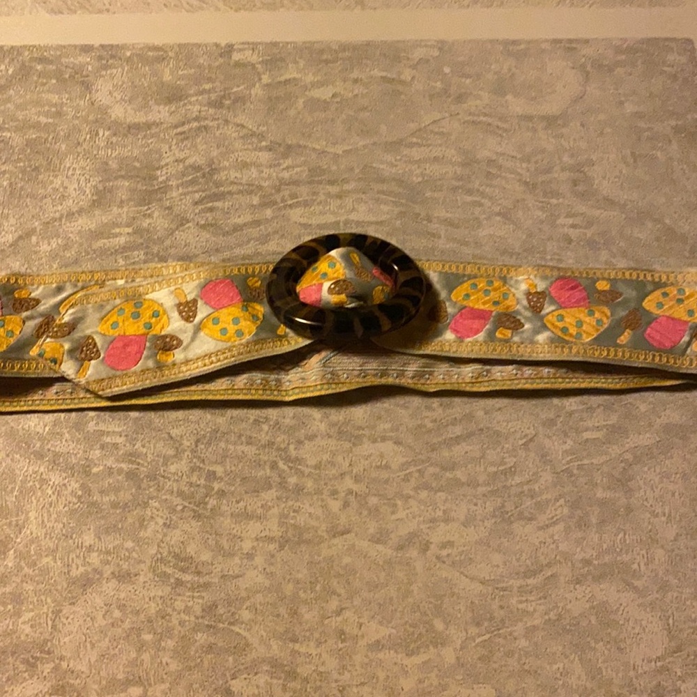 Cloth mushroom print belt